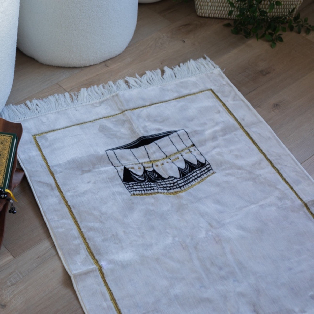 Premium Prayer Mat with Kaaba Motif (70 X 110cm)