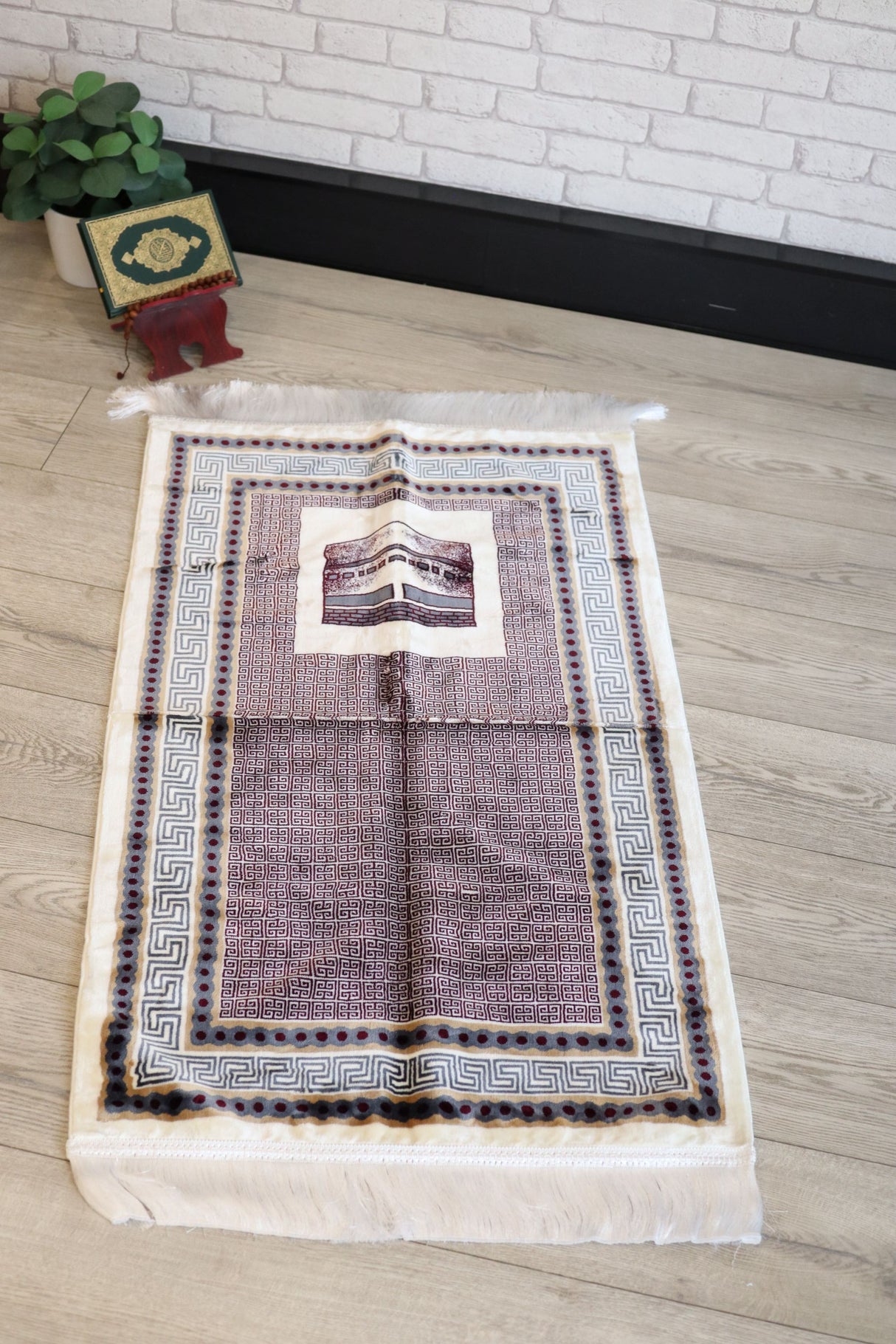 Ultra Plush Prayer Mat with Kaaba Motif (65 X 115cm)