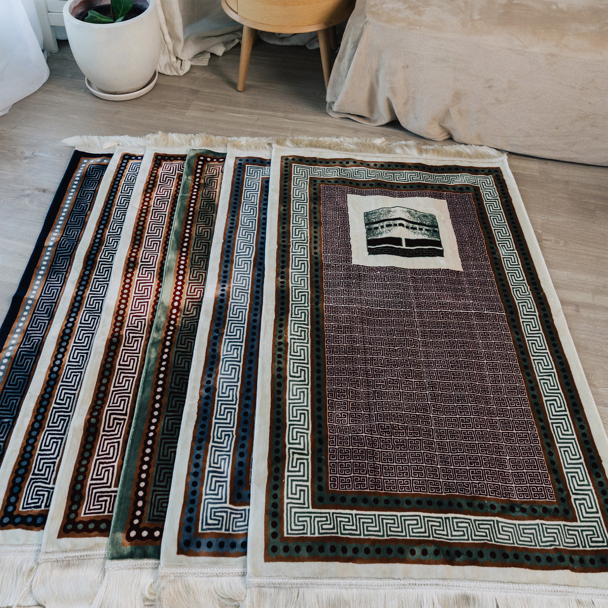 Plush Premium Prayer Mat (77X125cm)