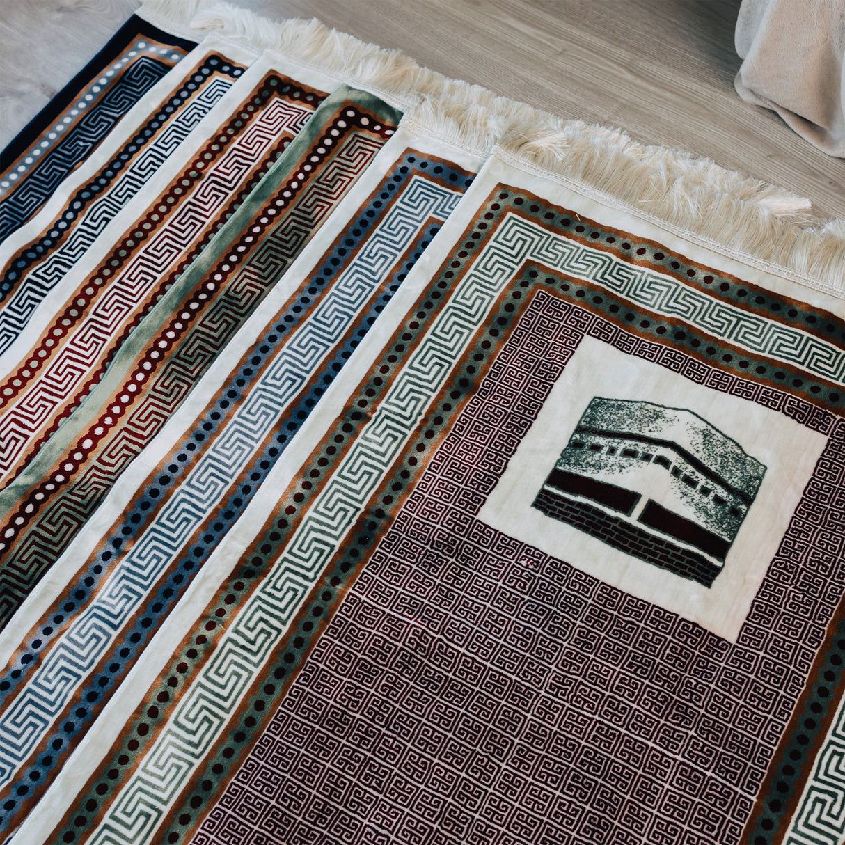Plush Premium Prayer Mat (77X125cm)