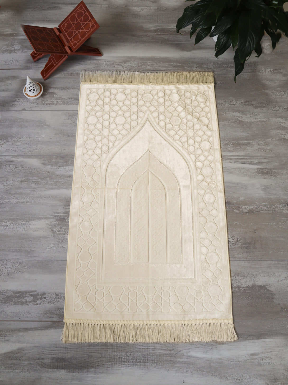 Luxurious Prayer Mat Mihrab (70 X 115cm)
