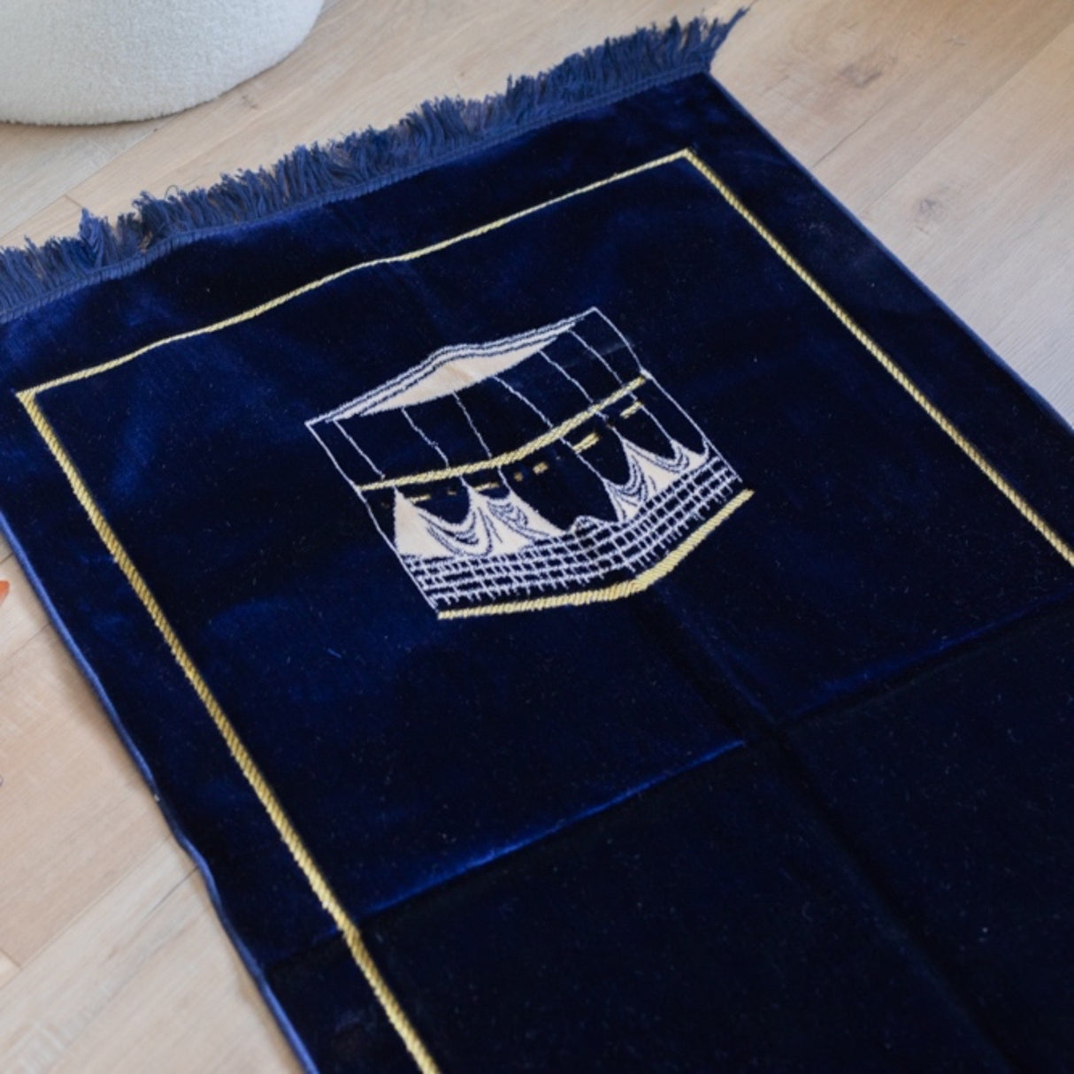 Premium Prayer Mat with Kaaba Motif (70 X 110cm)
