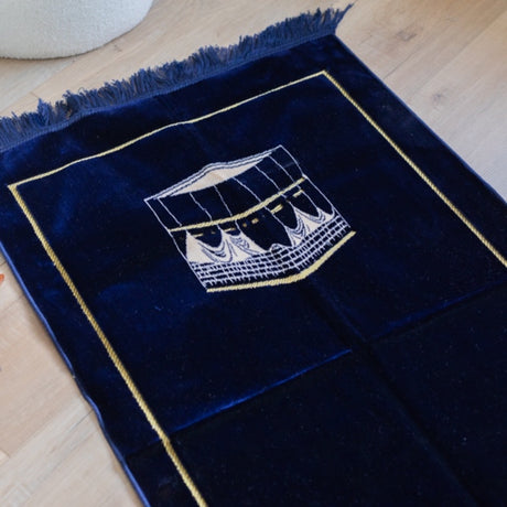 Premium Prayer Mat with Kaaba Motif (70 X 110cm)