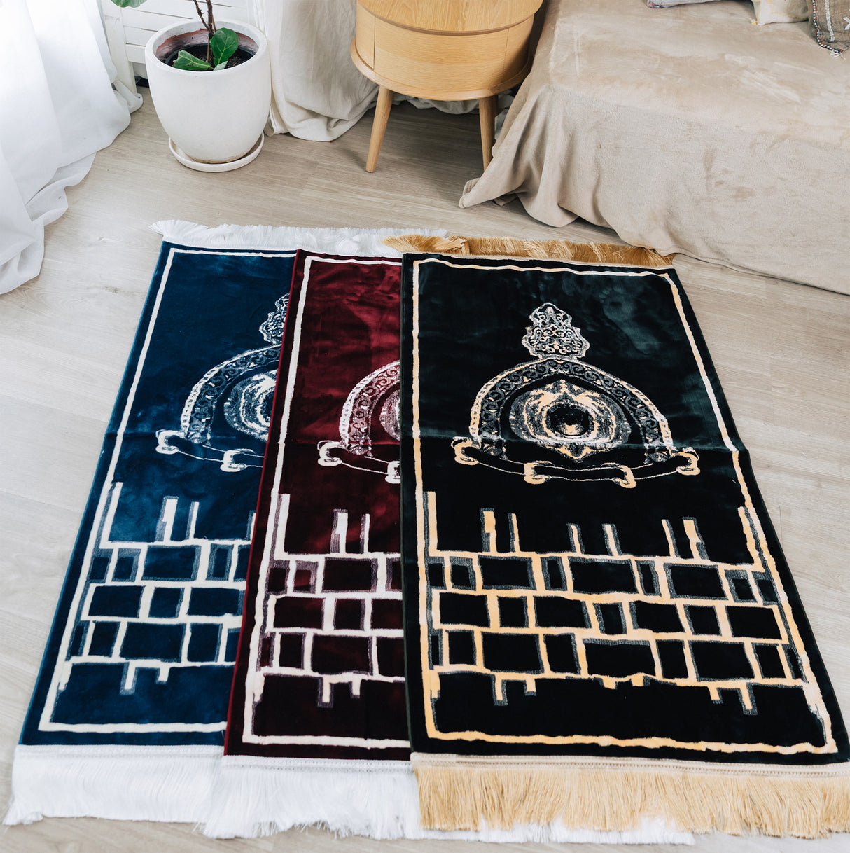 Prayer Mat with Kaaba black stone Motif (70 X 115cm)