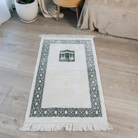 Kaaba Beautiful Pattern Prayer Mat (70x110cm)